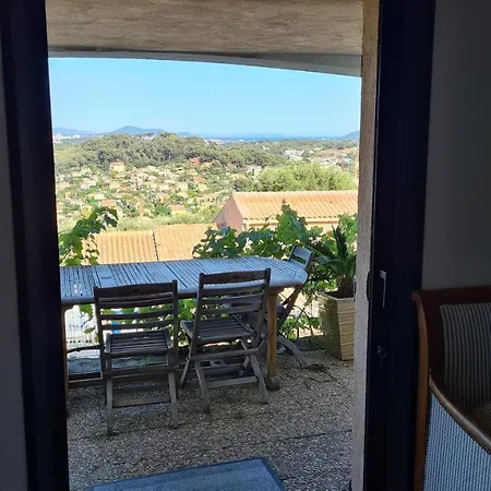 Bas De T3 Avec Piscine Vue Mer